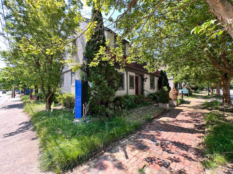 More Photos Of 1 Swan St, Asheville Freestanding For Sale