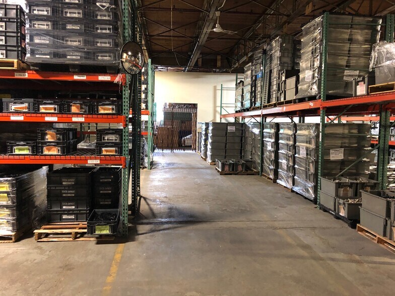 More Photos Of 5979 N Elm Ave, Millerton Warehouse For Lease