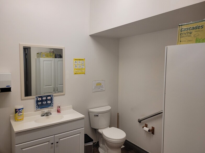 More Photos Of 23 Scugog St, Clarington Office For Sale