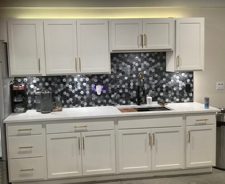More Photos Of 9422 Marine City Hwy, Casco Showroom For Lease