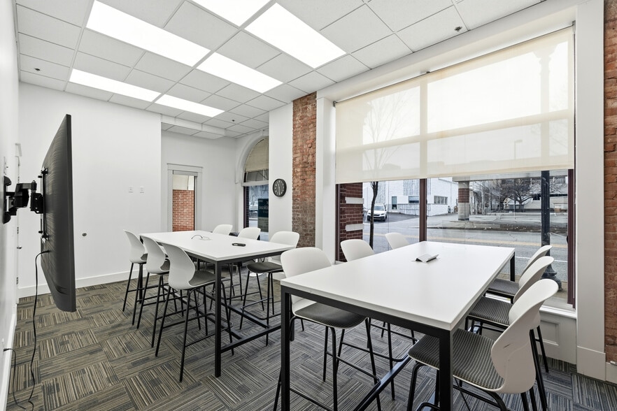 More Photos Of 2 N College Ave, Fayetteville Office For Lease