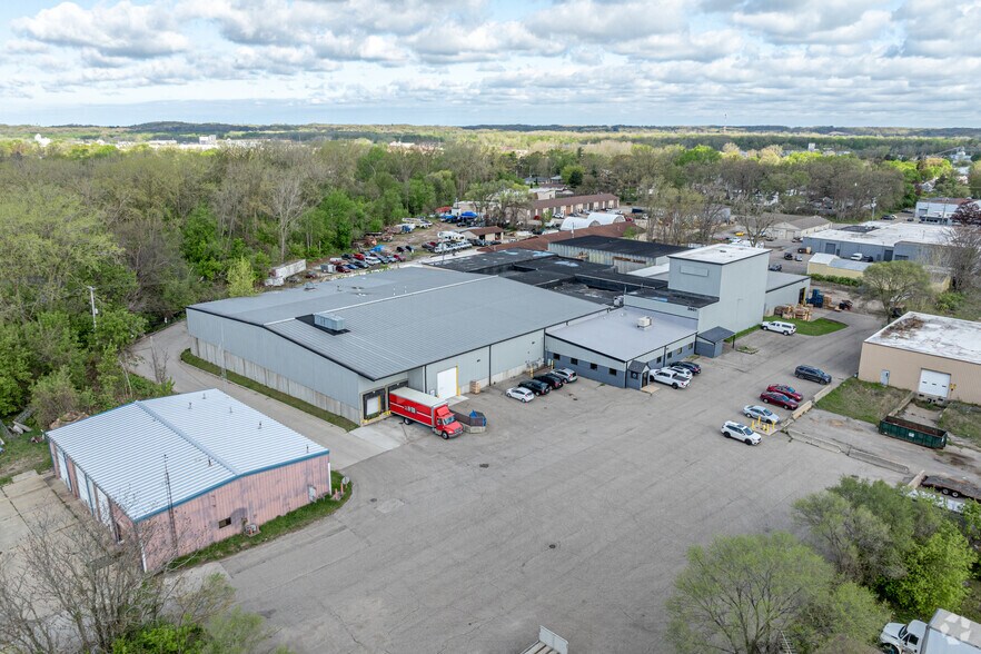 More Photos Of 2601-2609 28th St SW, Wyoming Manufacturing For Sale