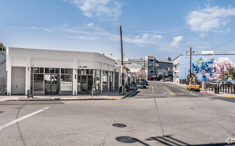 More Photos Of 734-744 E 3rd St, Los Angeles Storefront For Lease