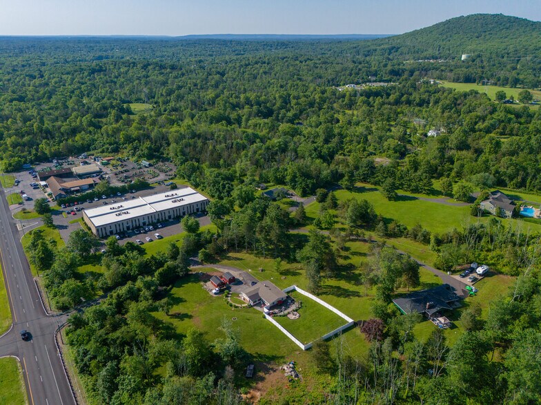 More Photos Of 417 Mountain Rd, Lebanon Specialty For Sale