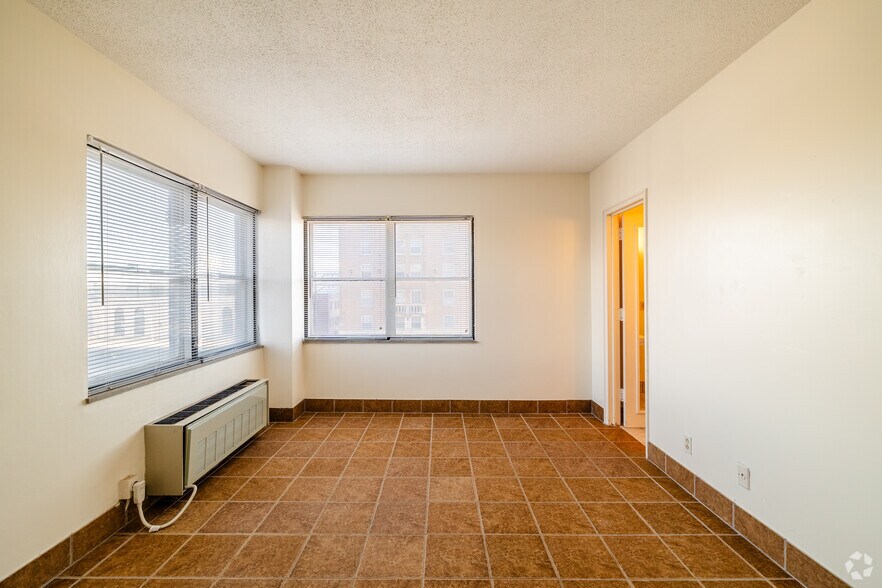 More Photos Of 17 E 2nd Ave, Hutchinson Apartments For Lease
