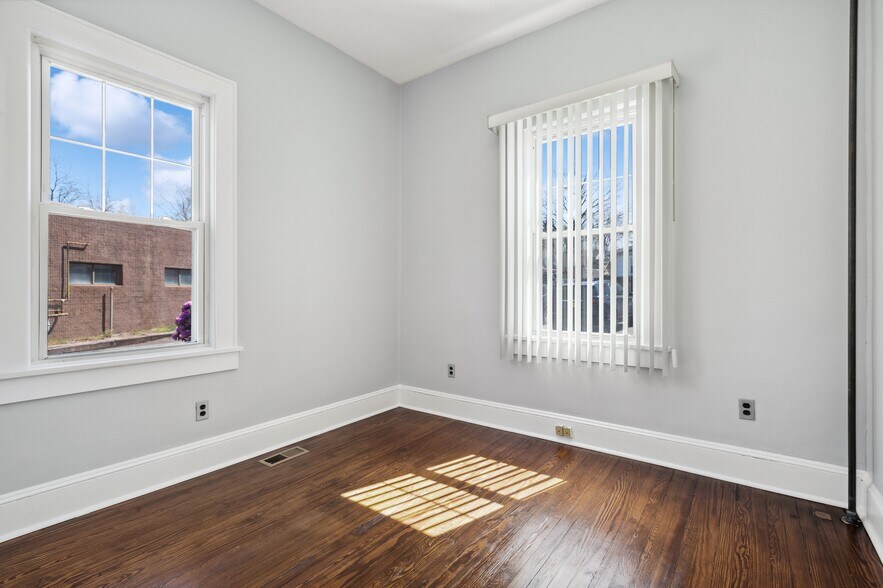More Photos Of 586 Livingston Ave, North Brunswick Office For Sale