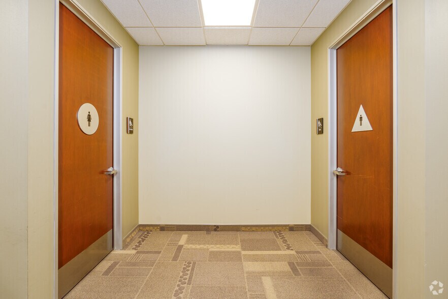 More Photos Of 27433 Tourney Rd, Valencia Office For Lease