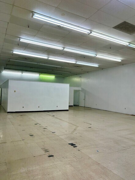 More Photos Of 1104 Greenville Ave, Staunton Storefront For Lease