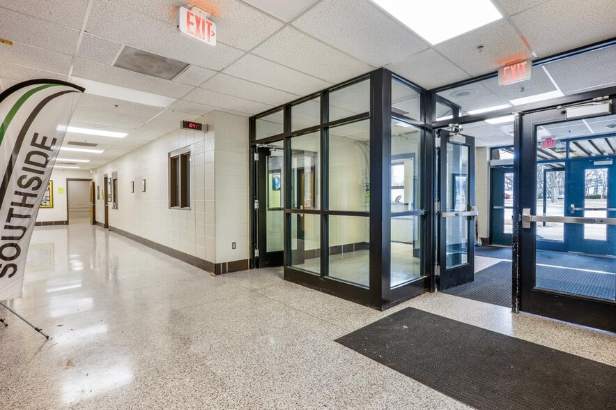 More Photos Of 1800 Harrodsburg Rd, Lexington Flex For Sale