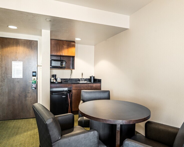 More Photos Of 1103 Hobbs Hwy, Seminole Hotel For Sale