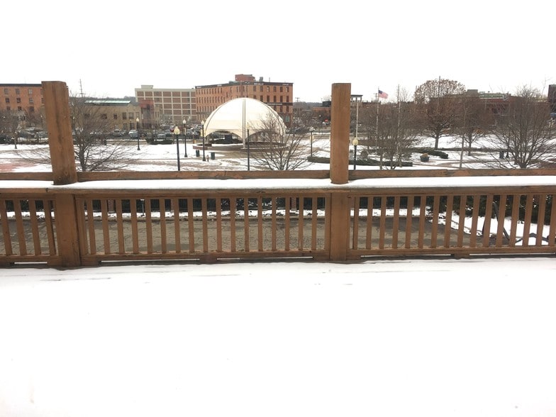 More Photos Of 304-308 N Burdick St, Kalamazoo Bar For Sale