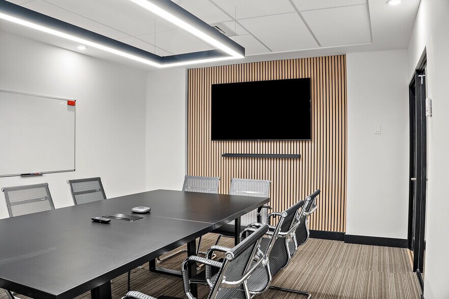 More Photos Of 3131 Boul de la Concorde E, Laval Coworking Space
