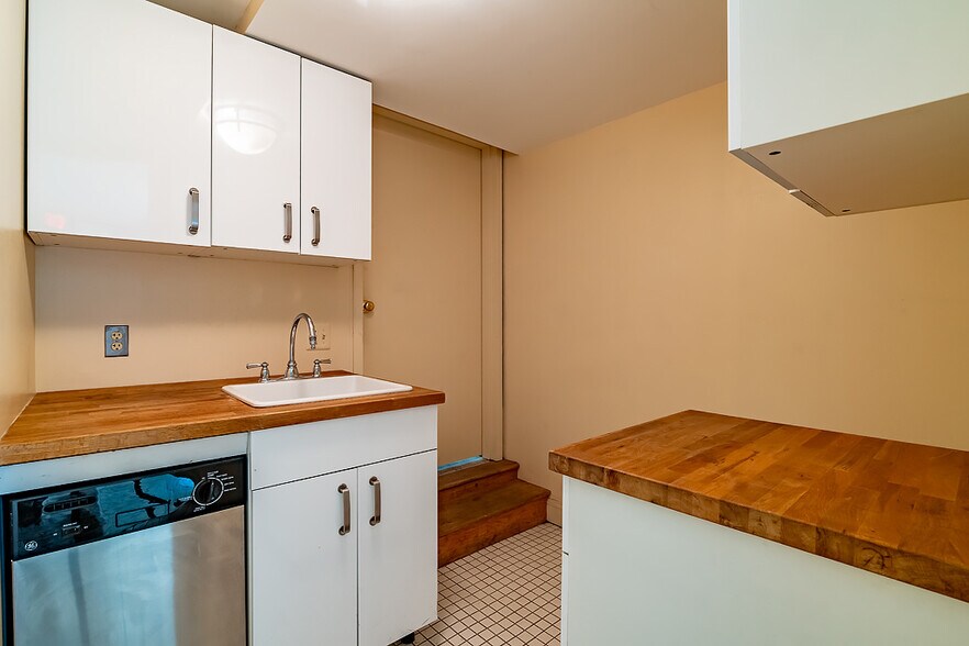 More Photos Of 1715 N St NW, Washington Office For Lease