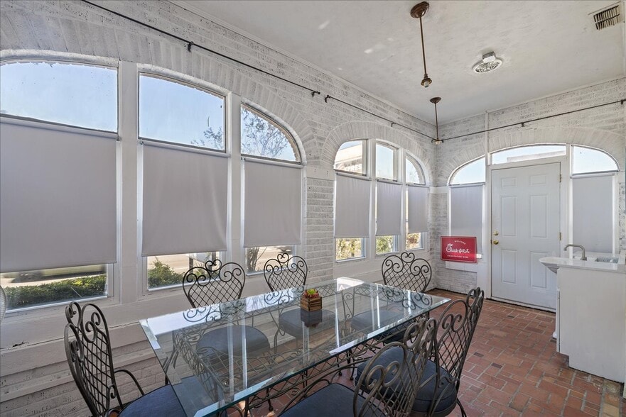 More Photos Of 919 N Monroe St, Tallahassee Freestanding For Lease