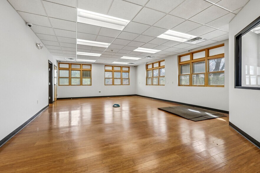More Photos Of 92 Union Ave, Cresskill Office For Sale
