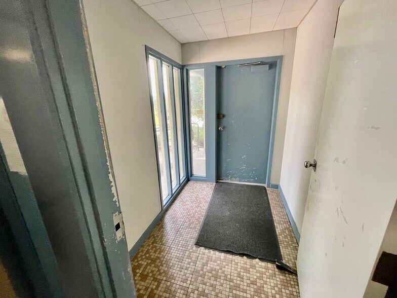 More Photos Of 460 Gidney Ave, Newburgh Medical For Lease