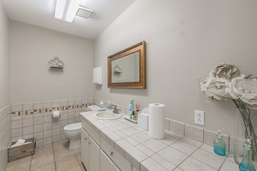 More Photos Of 3701 S University, Fort Worth Office For Sale