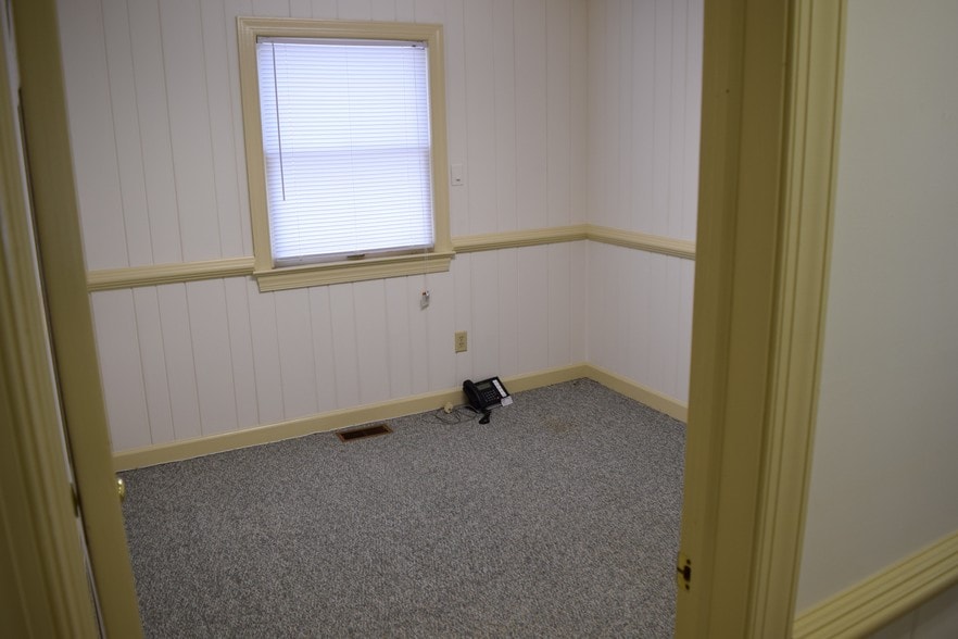 More Photos Of 13441 Warwick Blvd, Newport News Flex For Lease