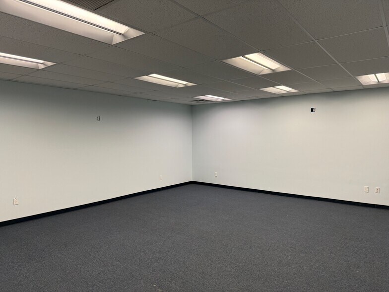 More Photos Of 1045 Hopkins St, Cincinnati Manufacturing For Lease