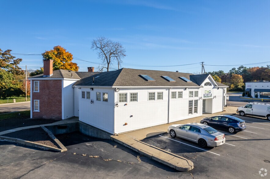 More Photos Of 1 Whiting St, Hingham Freestanding For Lease