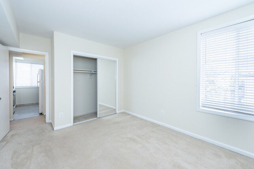 More Photos Of 300-302 W Glebe Rd, Alexandria Apartments For Sale