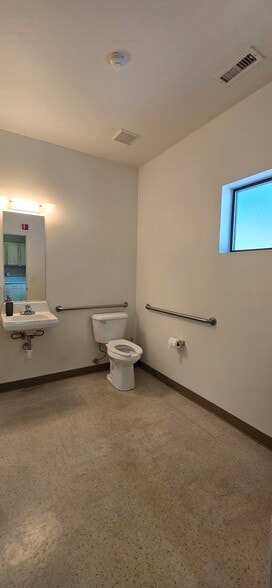 More Photos Of 172 Merritt St, Prescott Medical For Lease