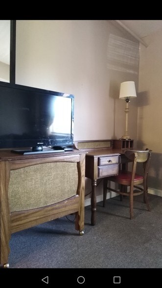 More Photos Of 7711 US Highway 641 N, Gilbertsville Hotel For Sale