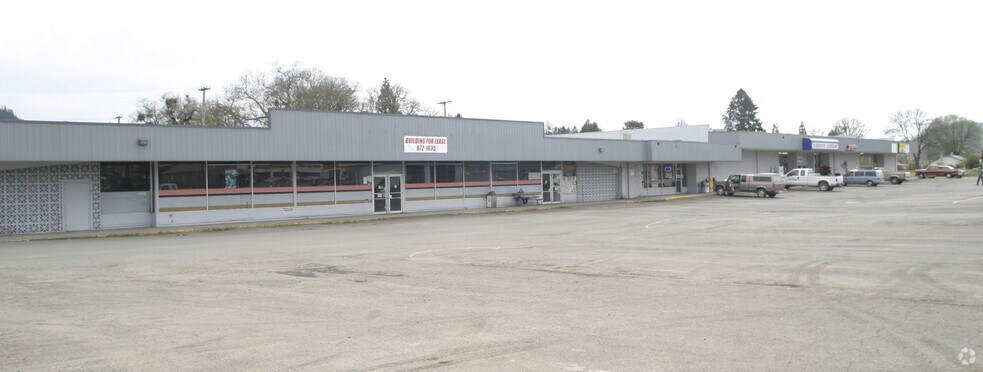 Primary Photo Of 120 SW Douglas Blvd, Winston Supermarket For Lease