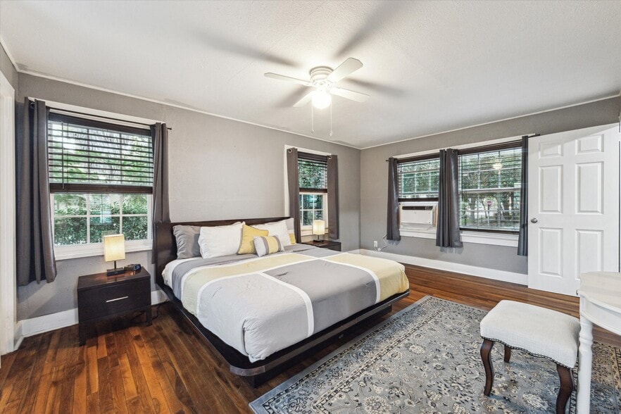 More Photos Of 1502 Market St, Galveston Hospitality For Sale