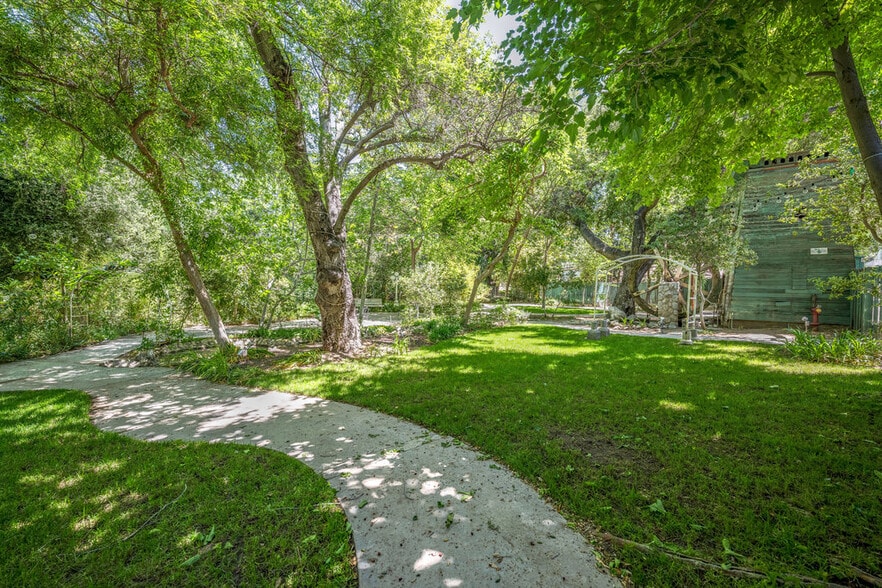 More Photos Of 12625 Sierra Hwy, Santa Clarita Restaurant For Sale