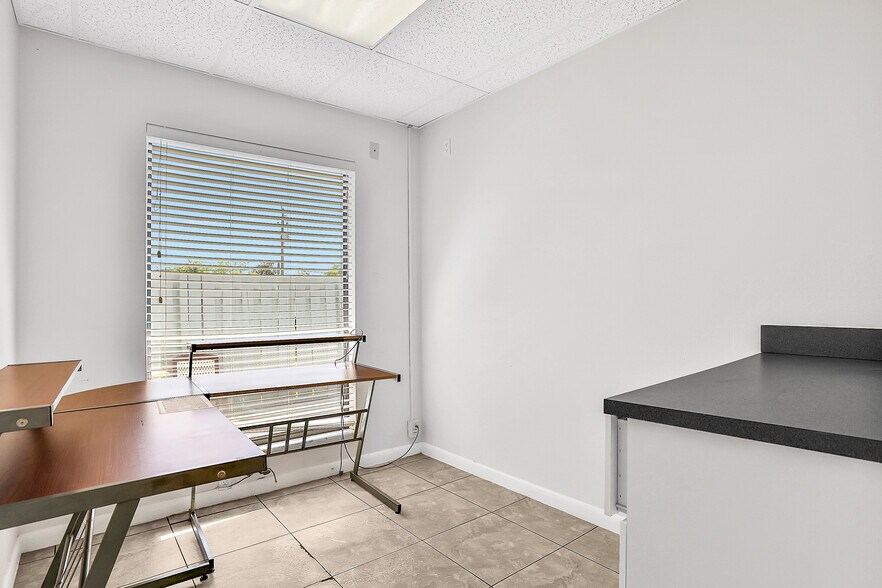 More Photos Of 162 Peninsula Dr S, Daytona Beach Medical For Sale