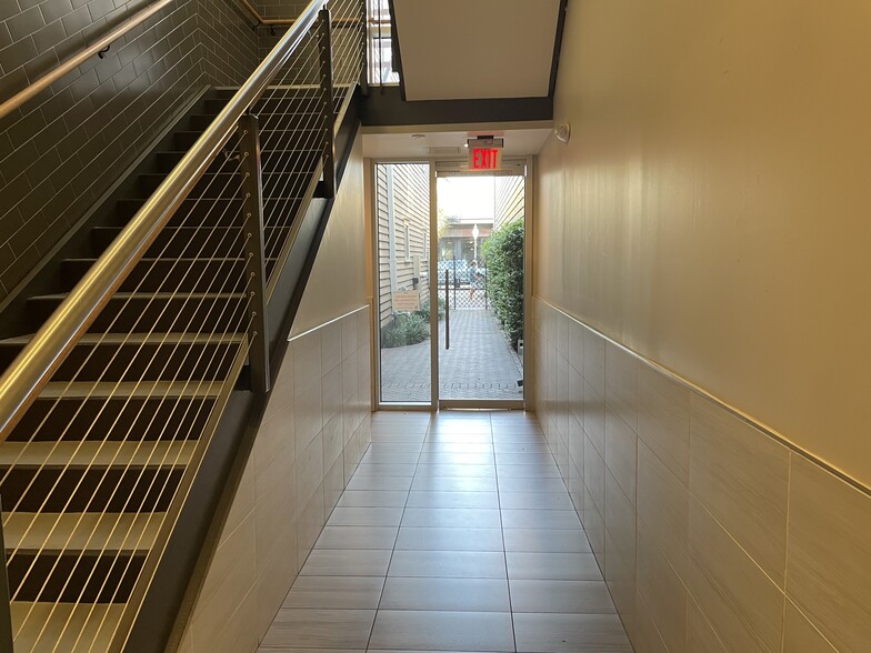 More Photos Of 484 King St, Charleston General Retail For Lease