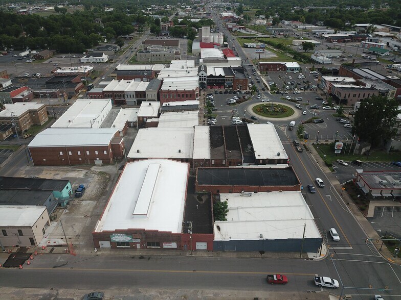 More Photos Of 106 E Market St, Lebanon Warehouse For Sale