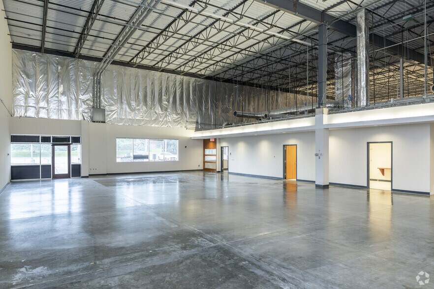 More Photos Of 3030 Lexington Ave S, Eagan Light Manufacturing For Lease