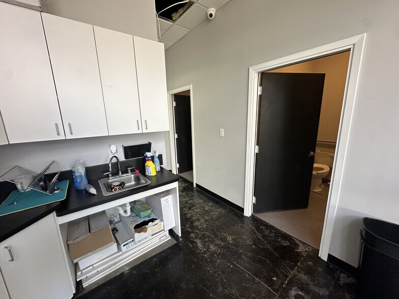 More Photos Of 1403 Highway 6, Sugar Land Medical For Lease