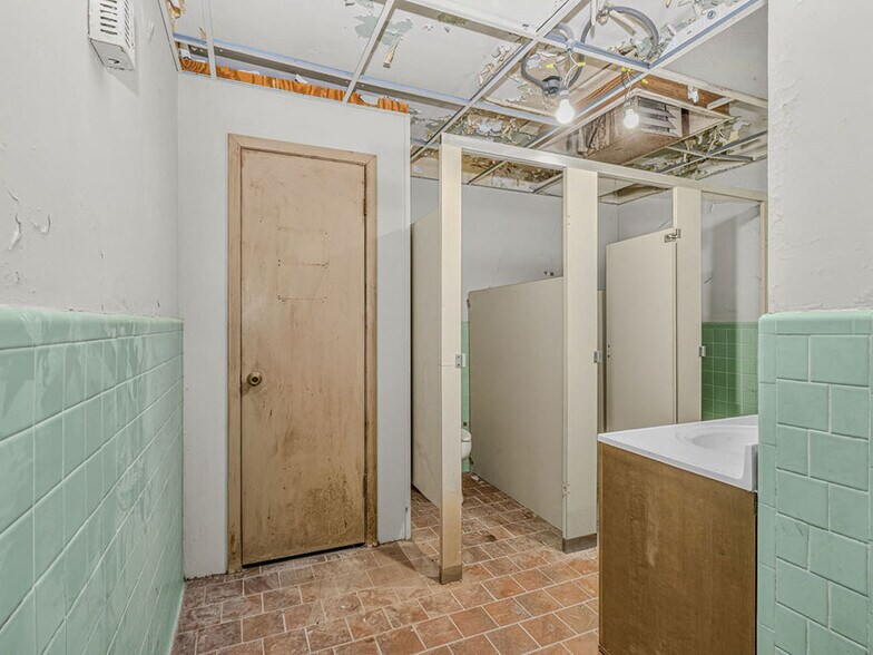 More Photos Of 1002 Douglas Ave, Opp Manufacturing For Lease