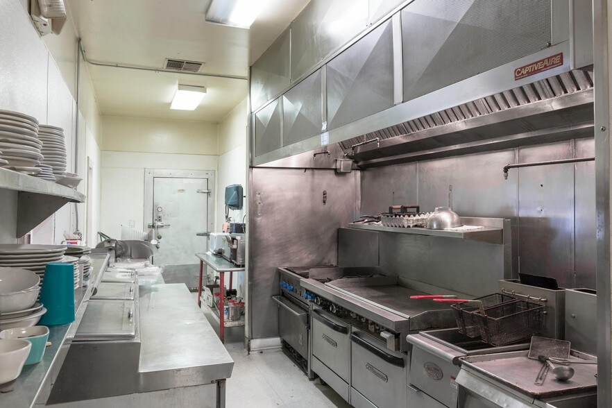 More Photos Of 900 W Nevada Hwy 372, Pahrump Bar For Sale