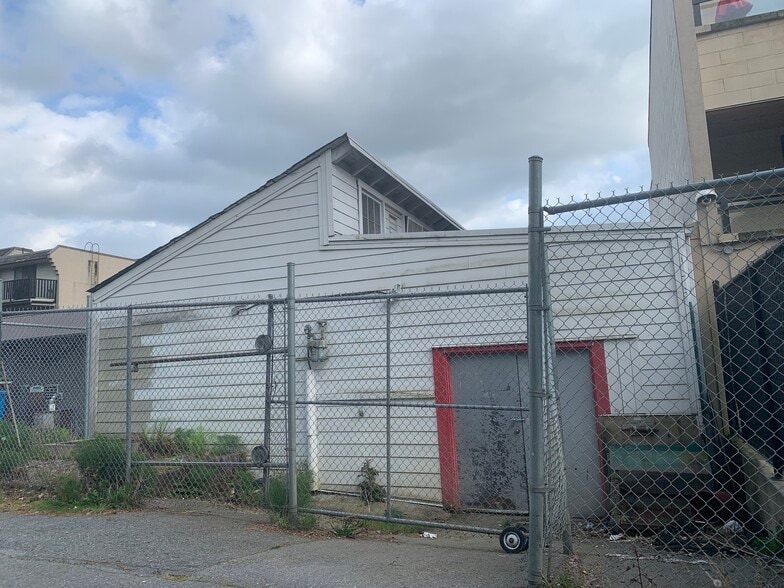 More Photos Of 1485 Clyde Ave, West Vancouver Storefront For Lease