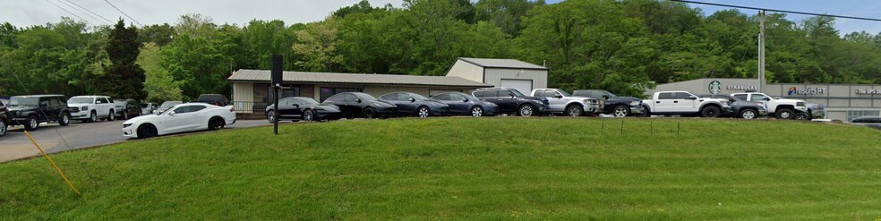 More Photos Of 617 S James Campbell Blvd, Columbia Auto Dealership For Lease