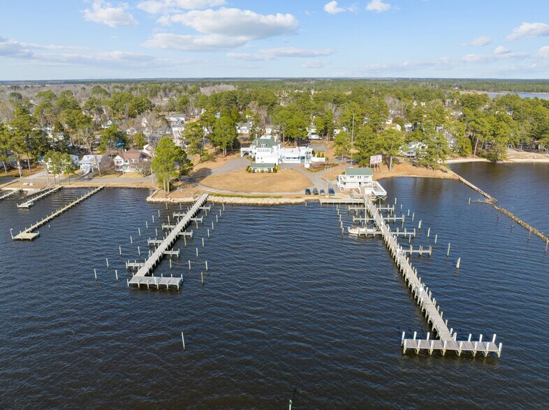 More Photos Of 738 E Main St, Belhaven Hotel For Sale