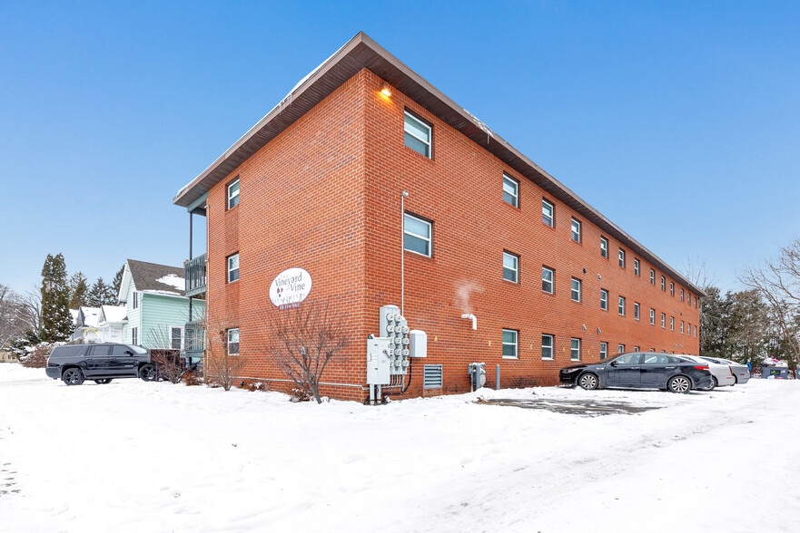 More Photos Of 836 Vine Ave, Oshkosh Apartments For Sale