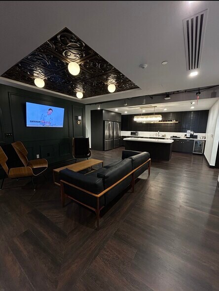 More Photos Of 159 4th Ave N, Nashville Office For Lease