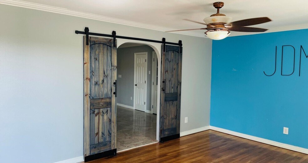 More Photos Of 1925 Hickory Dr, Haltom City Office Residential For Lease