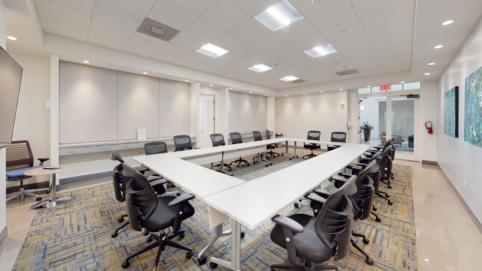 More Photos Of 2 Alhambra Plz, Coral Gables Office Residential For Lease