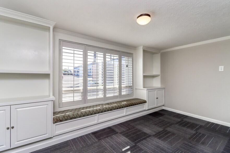 More Photos Of 3838 S Warner St, Tacoma Flex For Lease