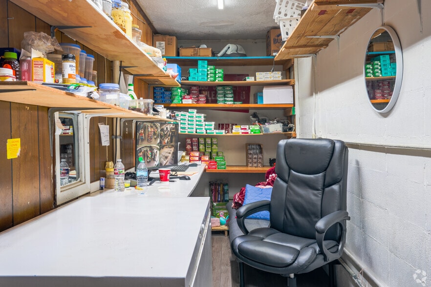 More Photos Of 3613 Wisconsin St, Vicksburg General Retail For Sale