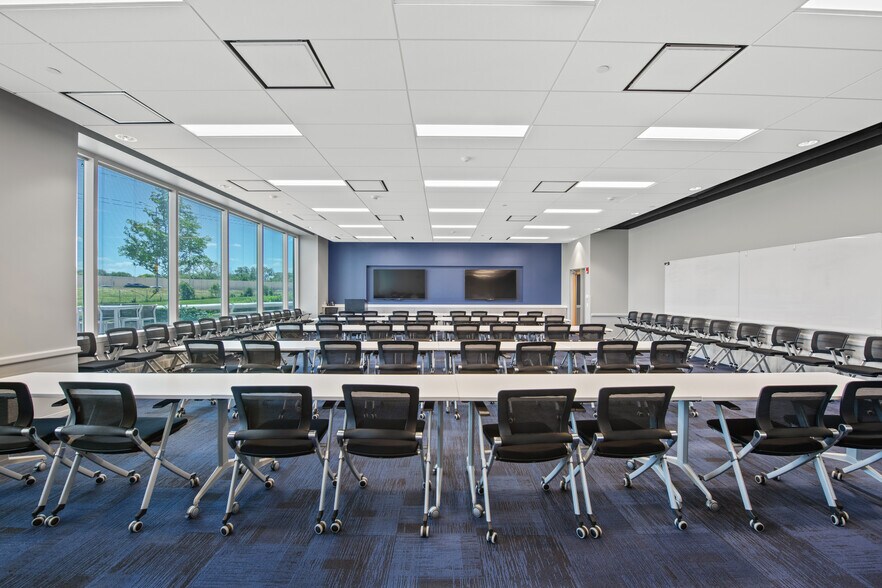 More Photos Of 3333 Finley Rd, Downers Grove Office For Lease