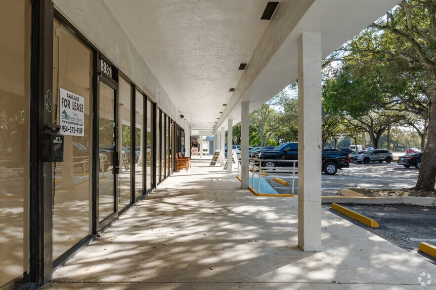 More Photos Of 8901-8933 W Oakland Park Blvd, Sunrise Unknown For Lease