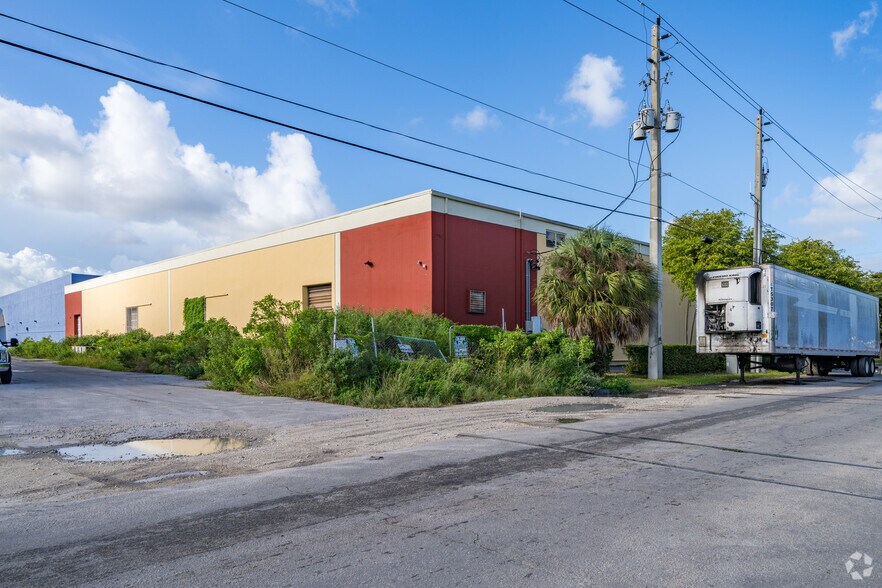 More Photos Of 3051-3061 NW 75th Ave, Miami Warehouse For Lease