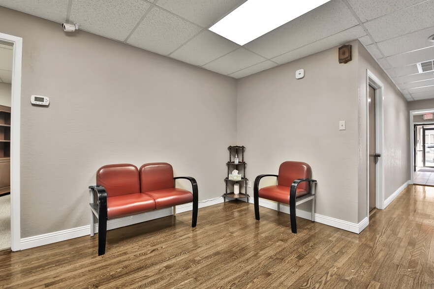 More Photos Of 1014 Broadway St, Lubbock Office For Sale